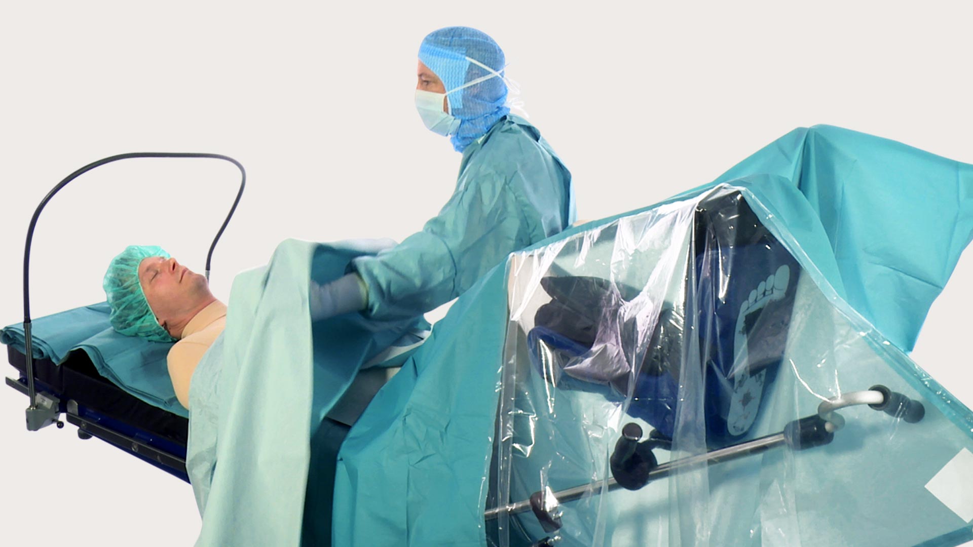 Sjukvårdpersonal förbereder sig inför ett kirurgiskt ingrepp med BARRIER-lakan.